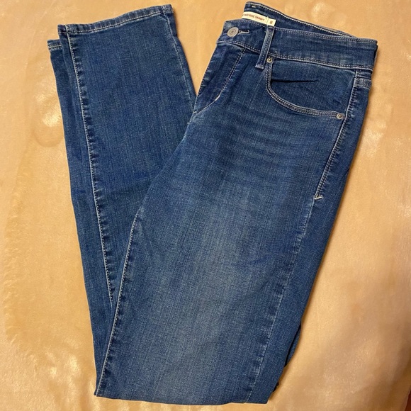 Levi’s Skinny Jeans - Picture 1 of 5